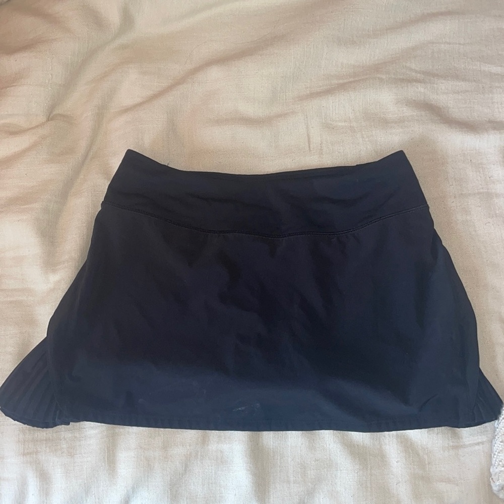 Black lulu lemon size 4 tennis skirt
